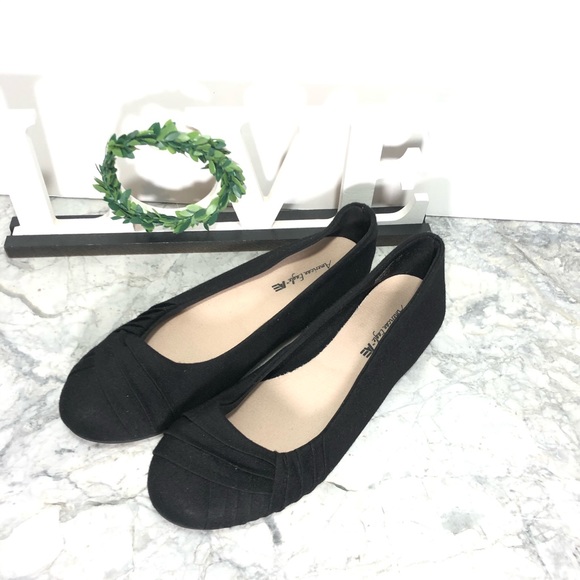 American Eagle Outfitters Shoes - American Eagle flat Black Shoes Size 7